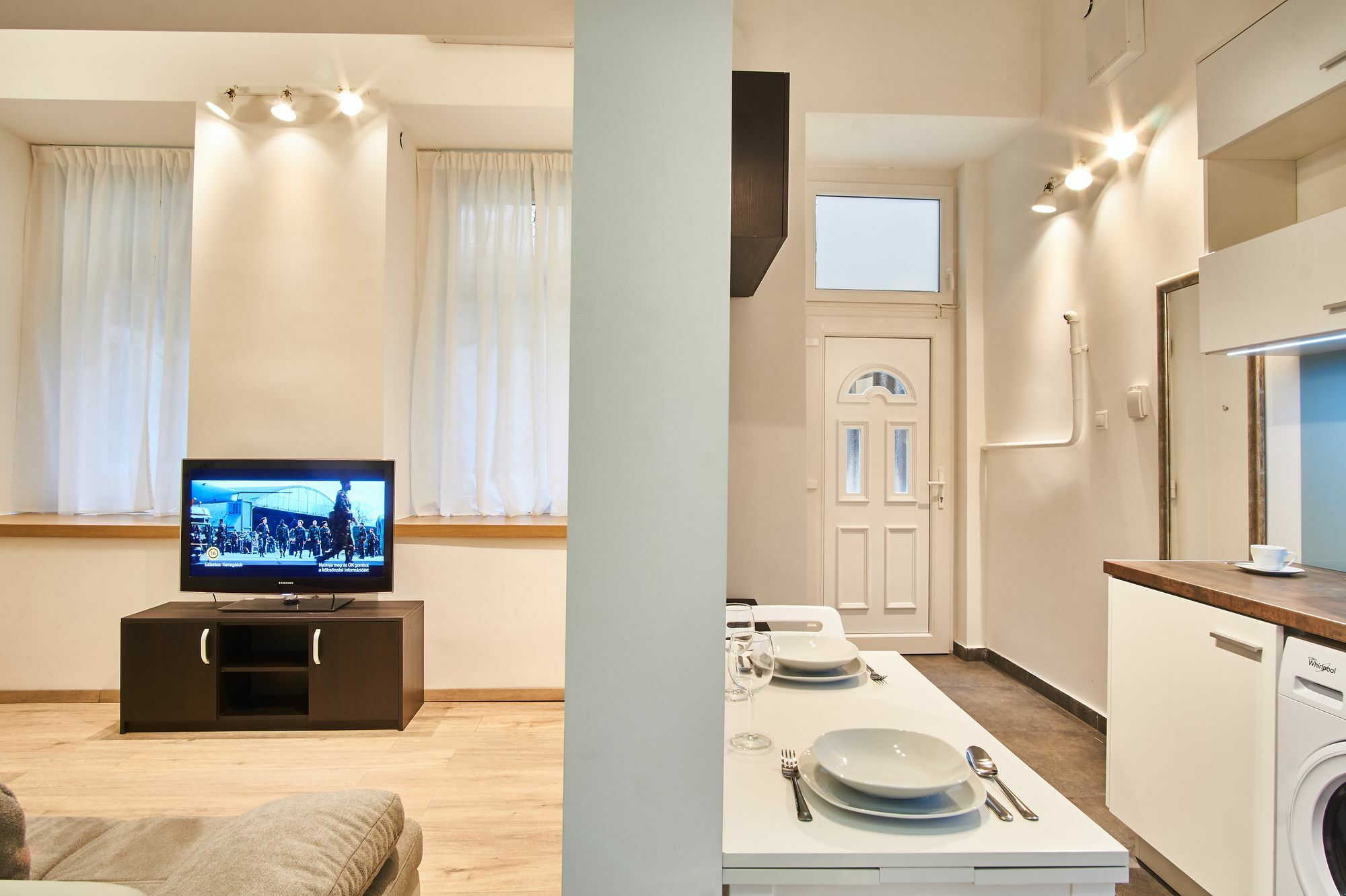 V27 Apartment | Hostaid Будапеща Екстериор снимка