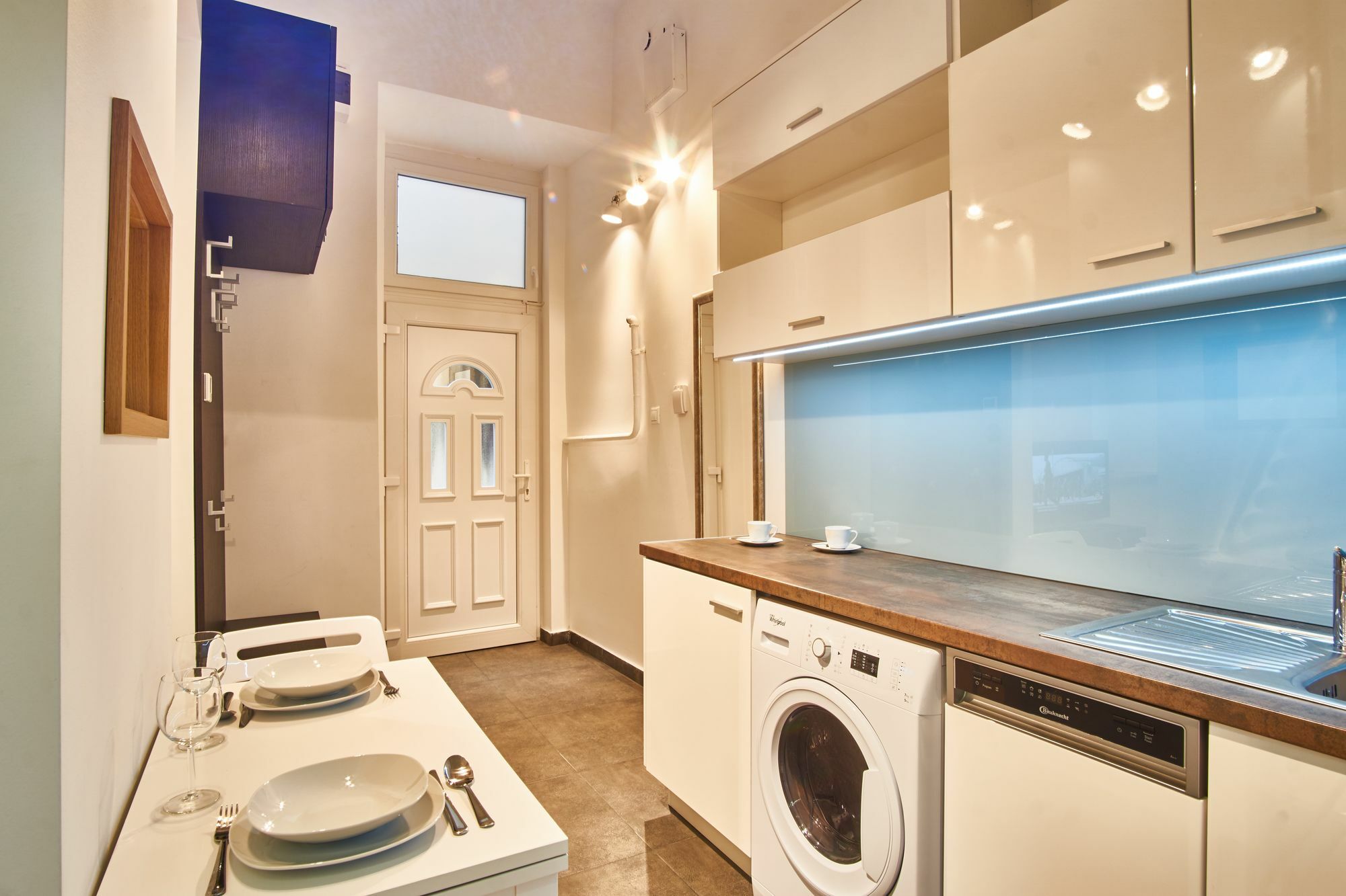 V27 Apartment | Hostaid Будапеща Екстериор снимка
